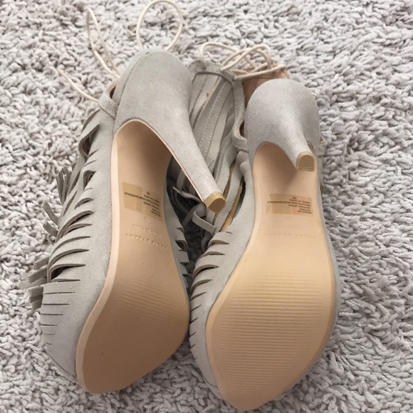 Lights taupe leather fringe booties with peep toe - Picture 6 of 9